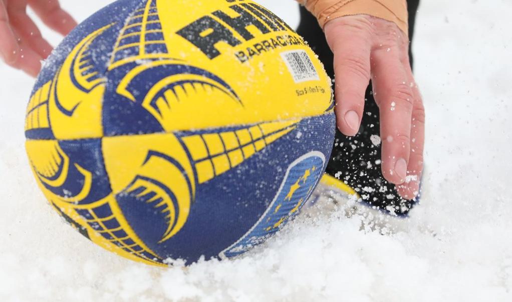 Snow rugby