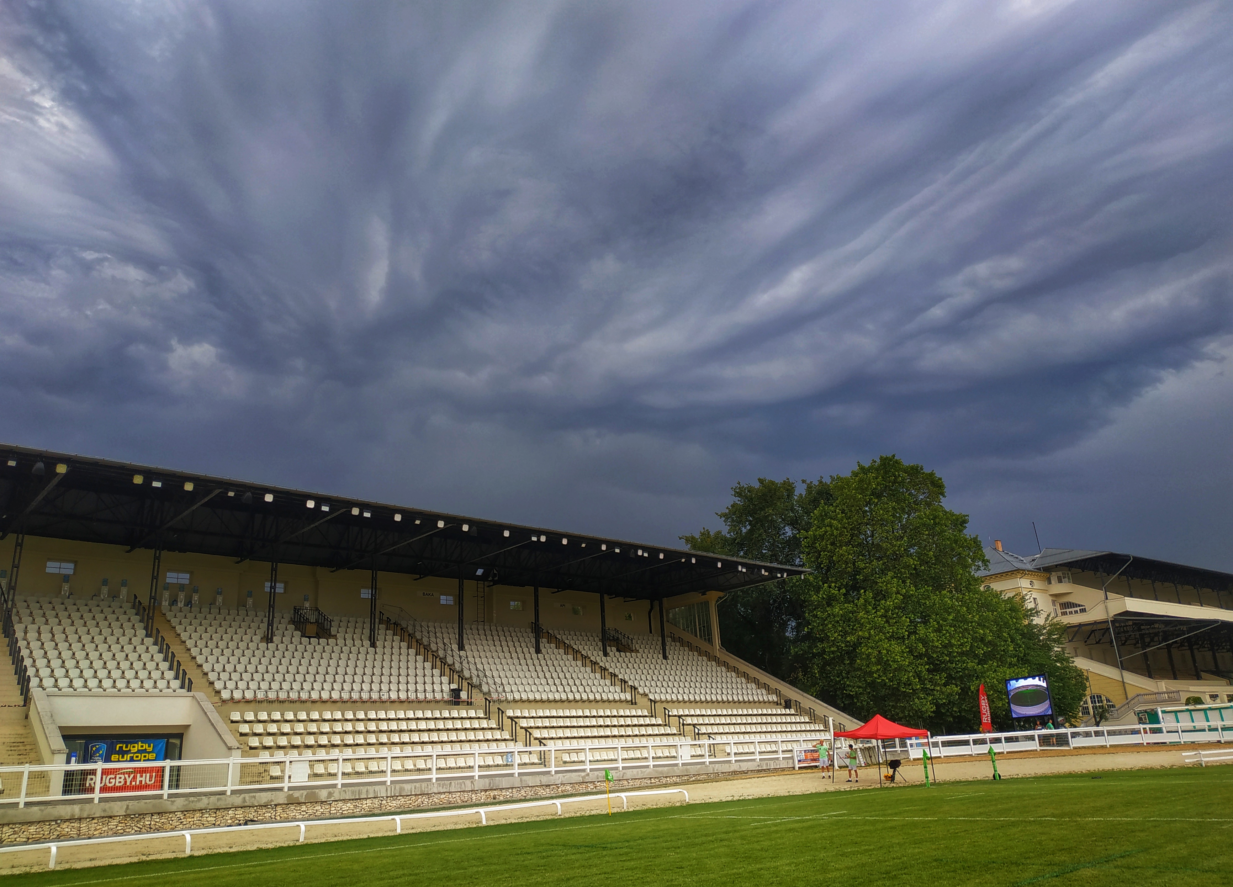 Thunder Storms delay the start of play